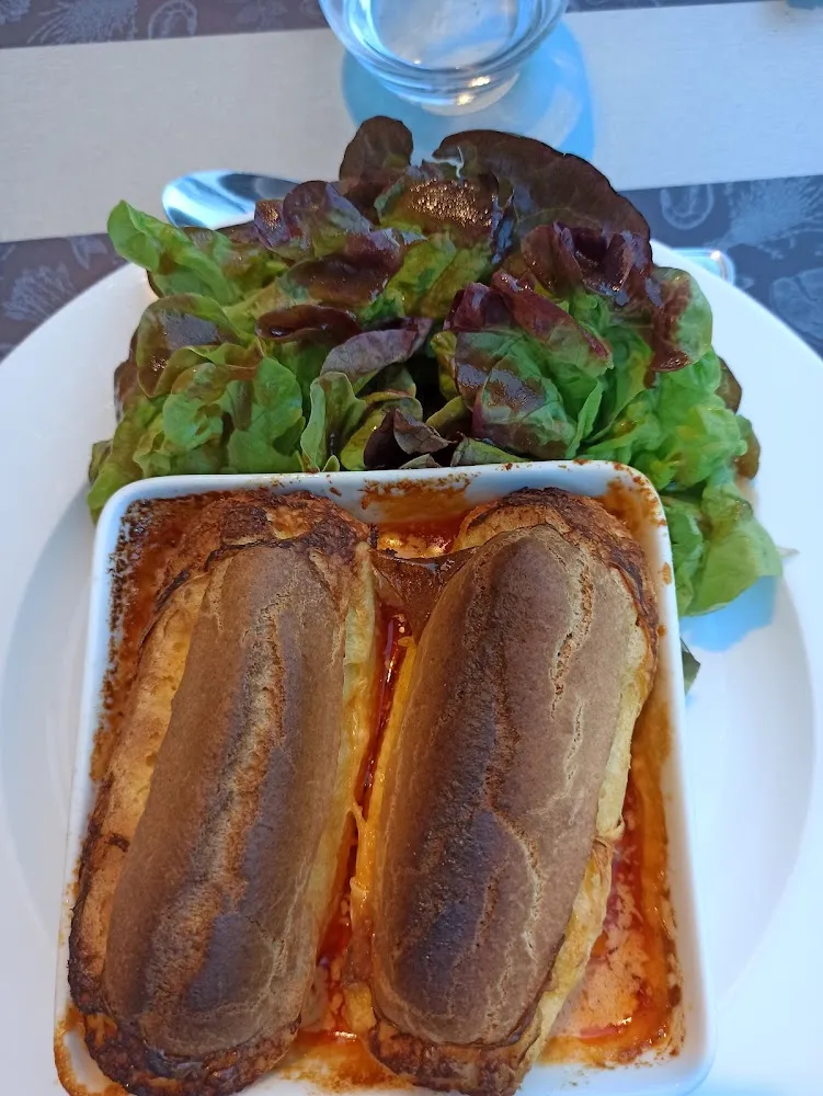 Quenelles Sauce Écrevisses